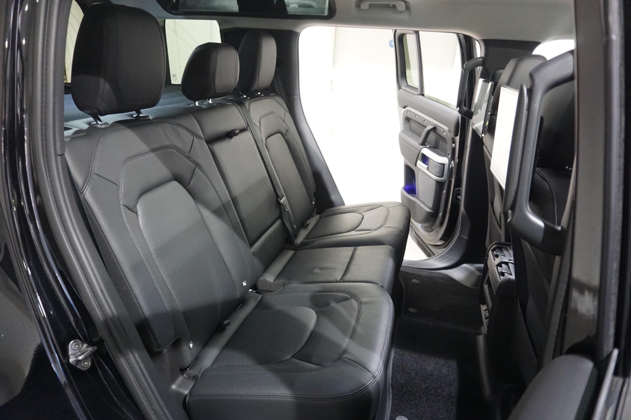 Land Rover Defender 110 3.0 D250 MHEV XS Edition SUV 5dr Diesel Auto 4WD Euro 6 (s/s) (250 ps)